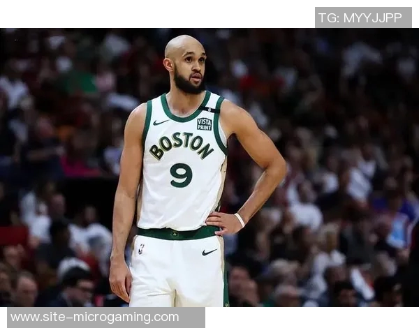 马刺克绿军小白鼓励球队奋勇前行展现拼搏精神与团结力量