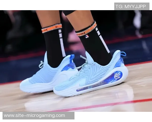 库里拒绝穿上最后一代安德玛签名鞋Curry13引发尴尬局面